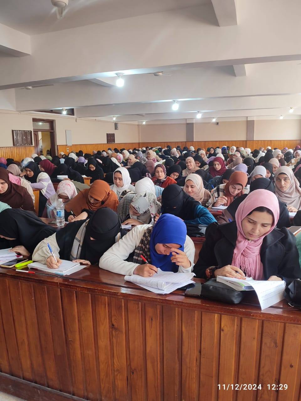 كلية الدراسات الإسلامية والعربية كفر الشيخ جامعة الأزهر: بالصور الاختبارات التجريبية الفصل الدراسي الأول ٢٠٢٤/ ٢٠٢٥م..